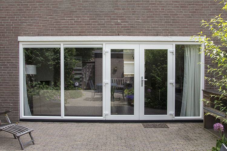 Kunststof woonkamer deurkozijn met kunststof tuindeuren in maarssenbroek