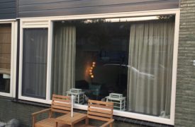 Kunststof woonkamer kozijn mt nieuwe raamdorpelstenen en gevelbekleding De Meern