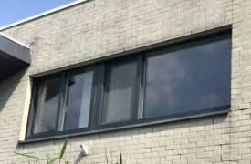 Zijgevel kunststof kozijnen in zwartgrijs te Vleuten