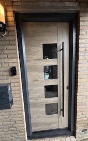 Moderne kunststof voordeur in Fazantenkamp Maarssen