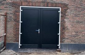 Dubbele garagedeur in kunststof