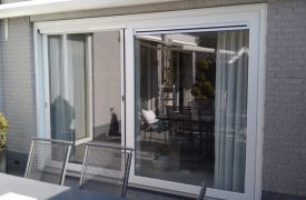 Kunststof hefschuifpui met plissehor