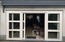 Kunststof schuifdeur in Nieuwegein met glasverdeling