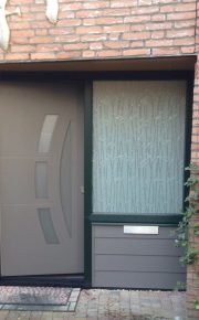 Moderne kunststof voordeur in Vleuten