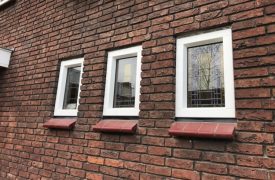 Kunststof kozijnen in zijgevel te Amstelveen met glas in lood.
