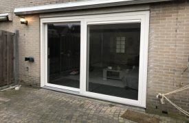 Witte kunststof hefschuifdeuren