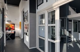 Kunststof hefschuifpui in showroom Utrecht