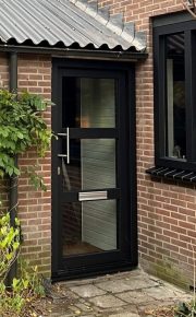 Zwart kunststof voordeurkozijn Bilthoven