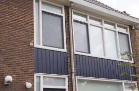 kunststof verticale gevelbekleding met kunststof kozijnen in Bilthoven.