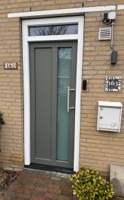 Kunststof voordeurkozijn in reigerskamp Maarssen