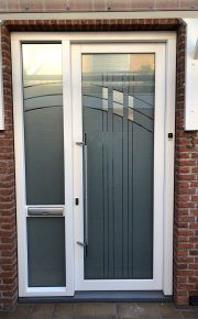 Glazen voordeur kozijn in kunststof te Nieuwegein