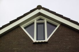 Kunststof zijgevel kozijn in een punt met 2 schuine zijde in Maarssen